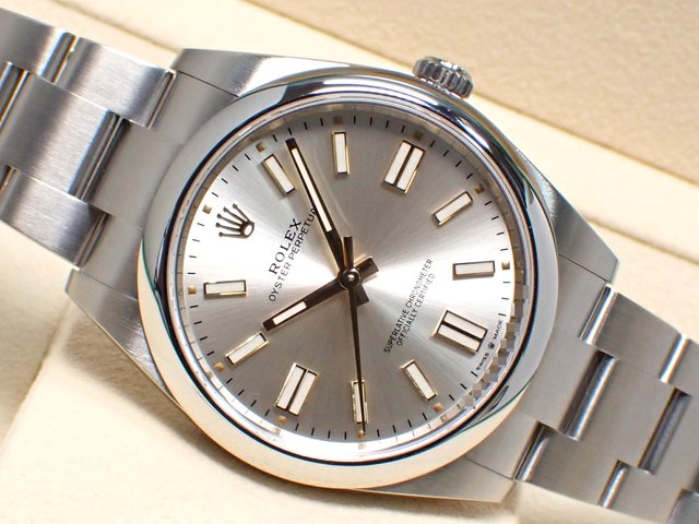 ロレックス オイスターパーペチュアル41 シルバー 124300 - 腕時計専門 ...