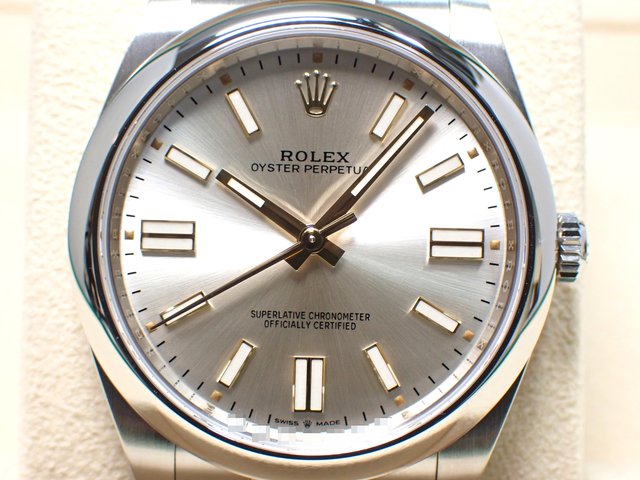 ロレックス オイスターパーペチュアル41 シルバー 124300 - 腕時計専門 