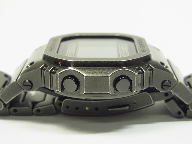 カシオ G-SHOCK オリジン フルメタル エイジド加工 Ref.GMW-B5000V-1JR