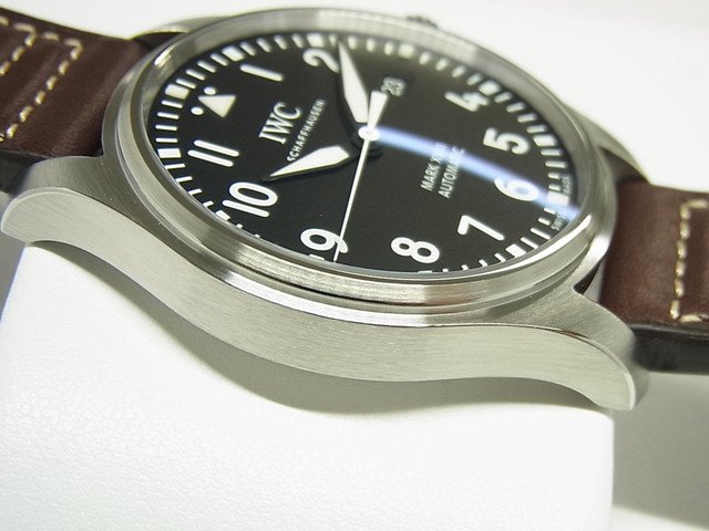 IWC パイロット・ウォッチ マーク18 ブラックダイヤル 革ベルト仕様 IW327001 - 腕時計専門店THE-TICKEN(ティッケン)  オンラインショップ