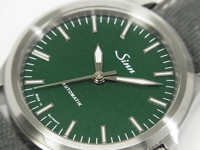 ジン 556.EG エメラルドグリーン 38.5MM 世界限定400本 '23年購入 - 腕時計専門店THE-TICKEN(ティッケン)  オンラインショップ