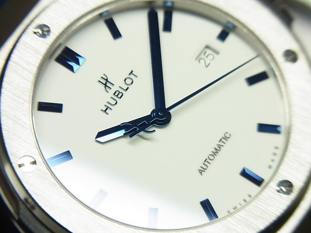 HUBLOT ヘリテイジ クラシック フュージョン チタニウム 腕時計