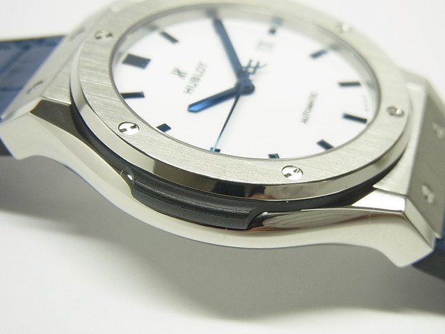 ウブロ クラシック・フュージョン チタニウム ホワイトシャイニー ブルー 日本限定モデル - 腕時計専門店THE-TICKEN(ティッケン)  オンラインショップ