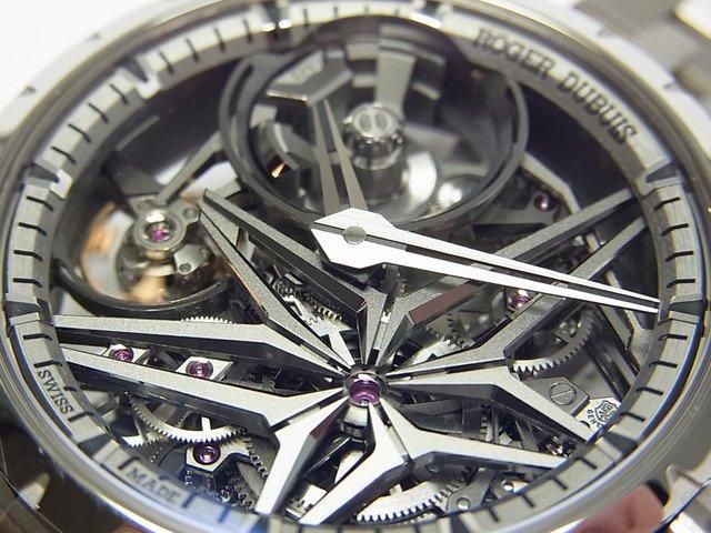 ロジェ・デュブイ エクスカリバー・モノバランシエ 42MM チタン