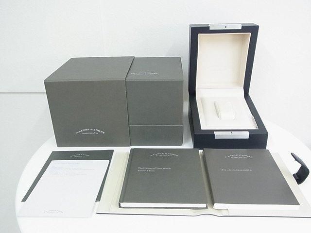 ランゲ＆ゾーネ 1815 アニュアルカレンダー 18KWG 238.026 E 正規品 - 腕時計専門店THE-TICKEN(ティッケン)  オンラインショップ