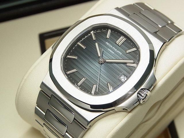 パテック・フィリップ ノーチラス ブラック/ブルーダイヤル 5711/1A