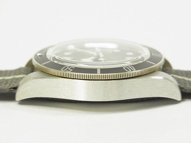 TUDOR 純正レザーストラップブラックベイFifty-Eight用 ヴィンテージ感とレザーストラップのエイジングを楽しむ