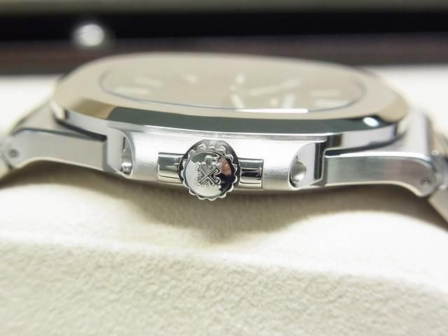 パテック・フィリップ ノーチラス オリーブグリーン Ref.5711/1A パテック・フィリップ ノーチラス オリーブグリーン Ref.5711/1A