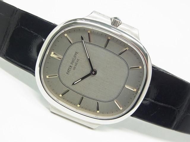 IWC パイロットウォッチ・クロノグラフ 黒 革ベルト仕様