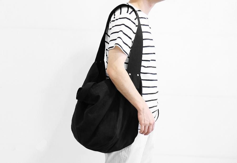 PHIGVEL LINEN NEWSPAPER BAG BLACK - メッセンジャーバッグ