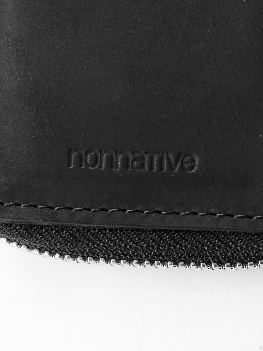 NONNATIVE - ノンネイティブ / DWELLER NECK WALLET COW LEATHER