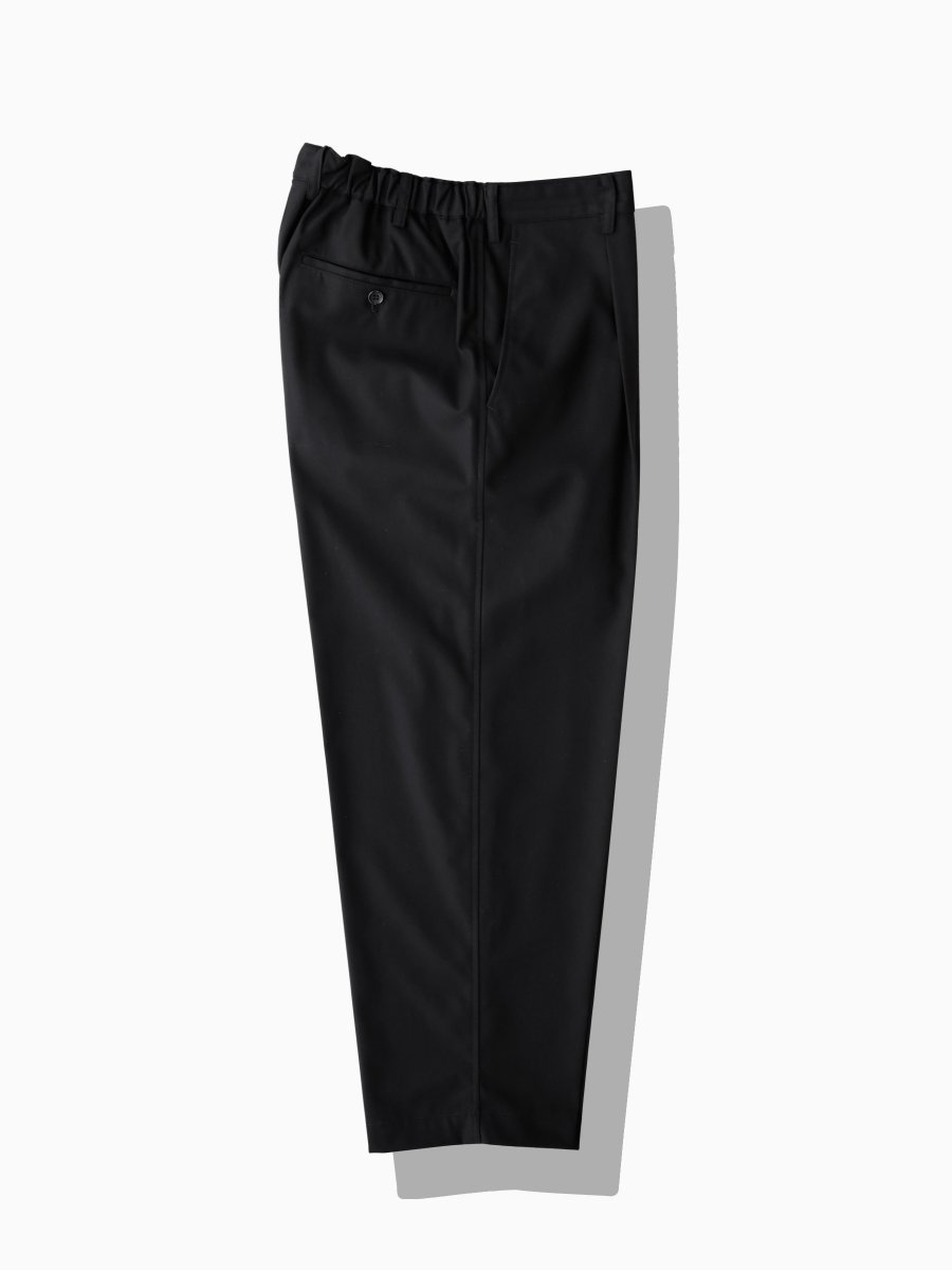 BRAND : Graphpaper<br>MODEL : WOOLY COTTON TWILL WIDE TAPERED SLACKS<br>COLOR : BLACK