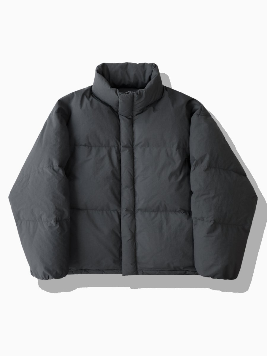 BRAND : Graphpaper<br>MODEL : GARMENT DYED DOWN JACKET<br>COLOR : GRAY