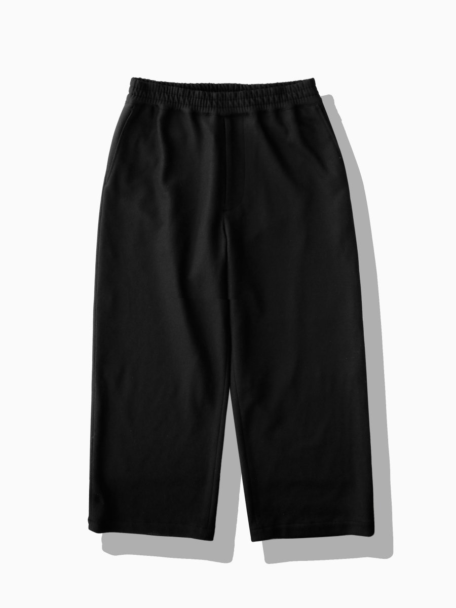 BRAND : Graphpaper<br>MODEL : WOOL SMOOTH FLANNEL EASY WIDE PANTS<br>COLOR : BLACK