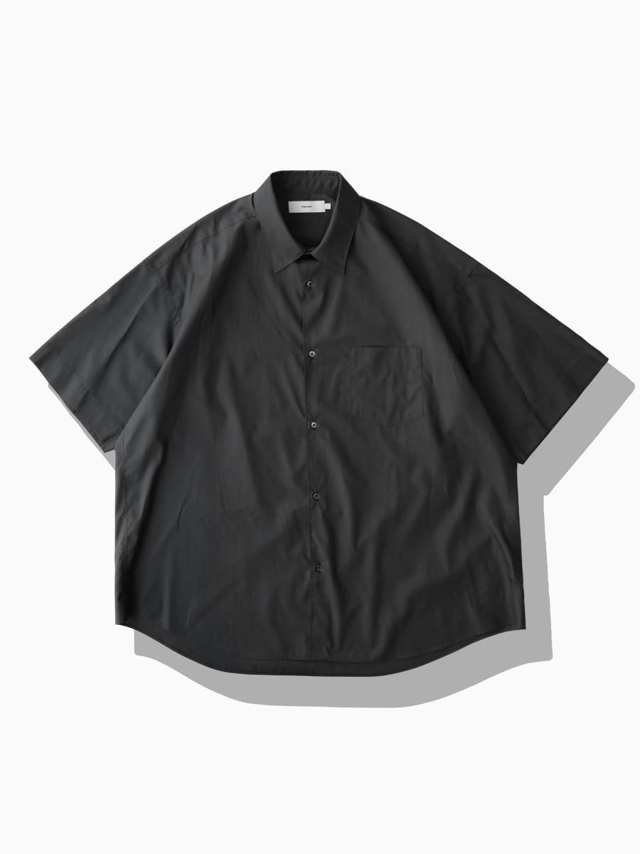 BRAND : Graphpaper<br>MODEL : BROAD S/S OVERSIZED REGULAR COLLAR SHIRT<br>COLOR : BLACK