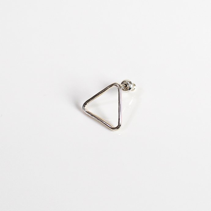 UNKNOWN. silver925 U323 THIN TRIANGLE ピアス / シルバー (片耳