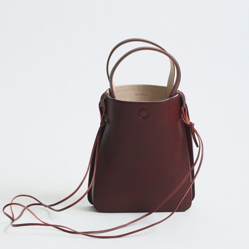  MARROW（マロウ） / MA-AC9301 / ROUNDED BOX 2way レザー ハンドバッグ - MAROON マルーン<img class='new_mark_img2' src='https://img.shop-pro.jp/img/new/icons56.gif' style='border:none;display:inline;margin:0px;padding:0px;width:auto;' />