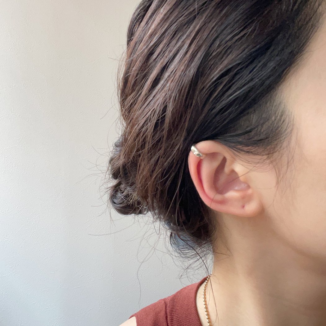 BYOKA（ビョーカ）大阪・正規代理店・通販。E1403 SLEEK EARCUFF