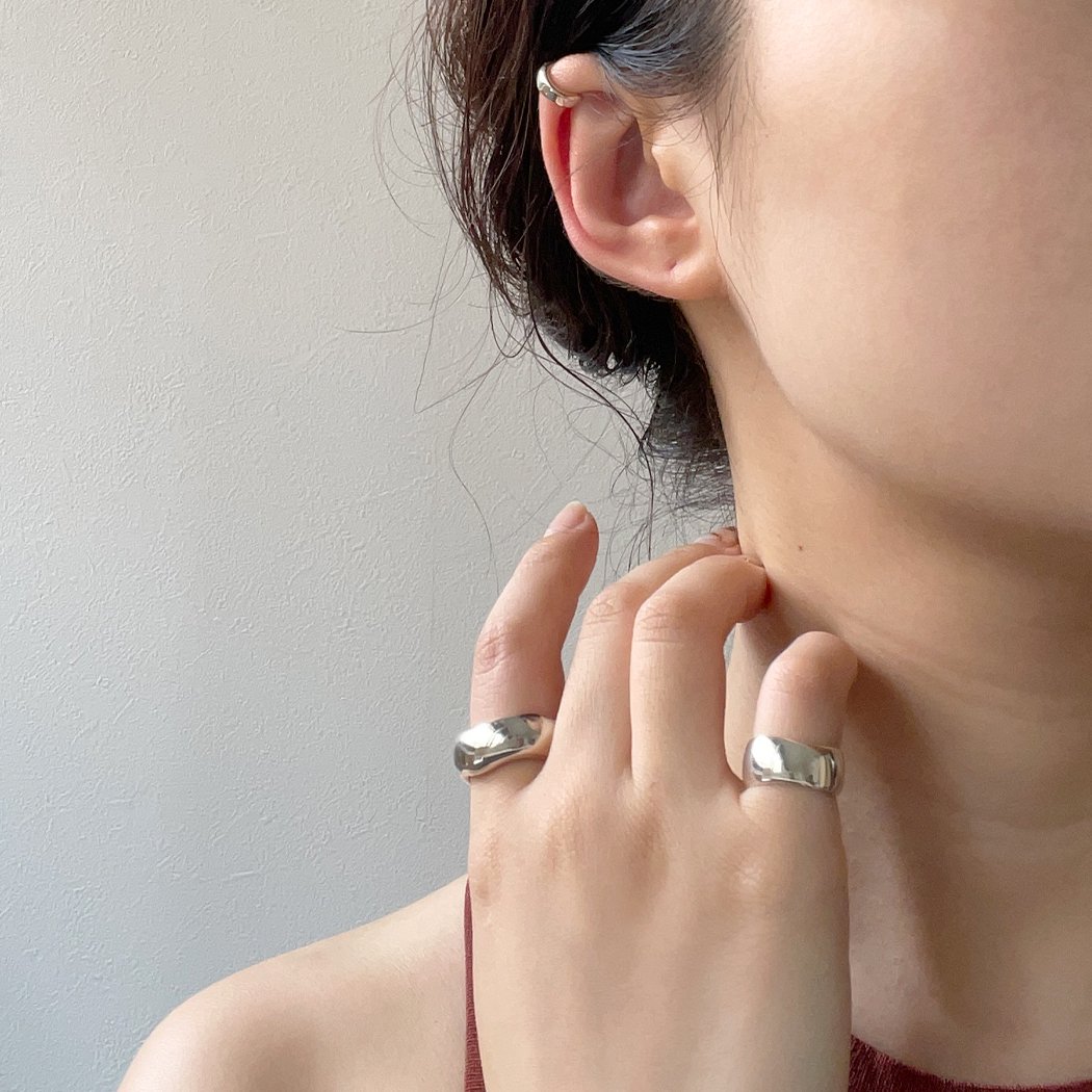 BYOKA（ビョーカ）大阪・正規代理店・通販。E1403 SLEEK EARCUFF