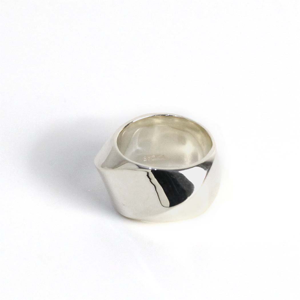 BYOKA（ビョーカ）/ R1902 CREAM PINKY RING リング - シルバー - Eight Hundred Ships & Co.