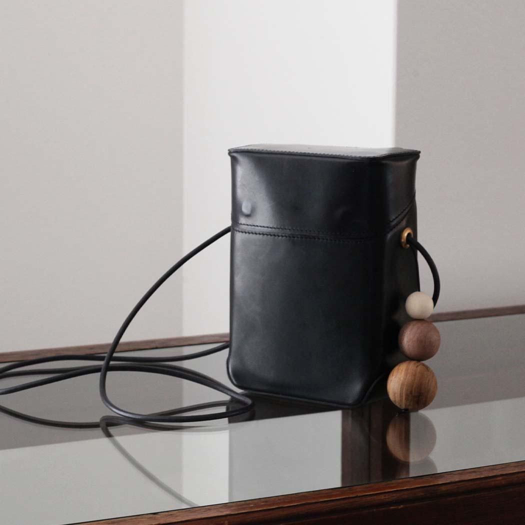 マイヘア サコッシュ Sarah mu (サラミュー) / BN-001 BK ボックス サコッシュ - ブラック