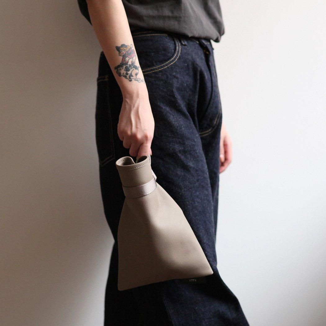 【美品】ITTI/イッチ/ANNIE SMALL RICE BAG ANNIE SMALL RICE BAG / DIPLO SKY｜シュリンクレザー 巾着