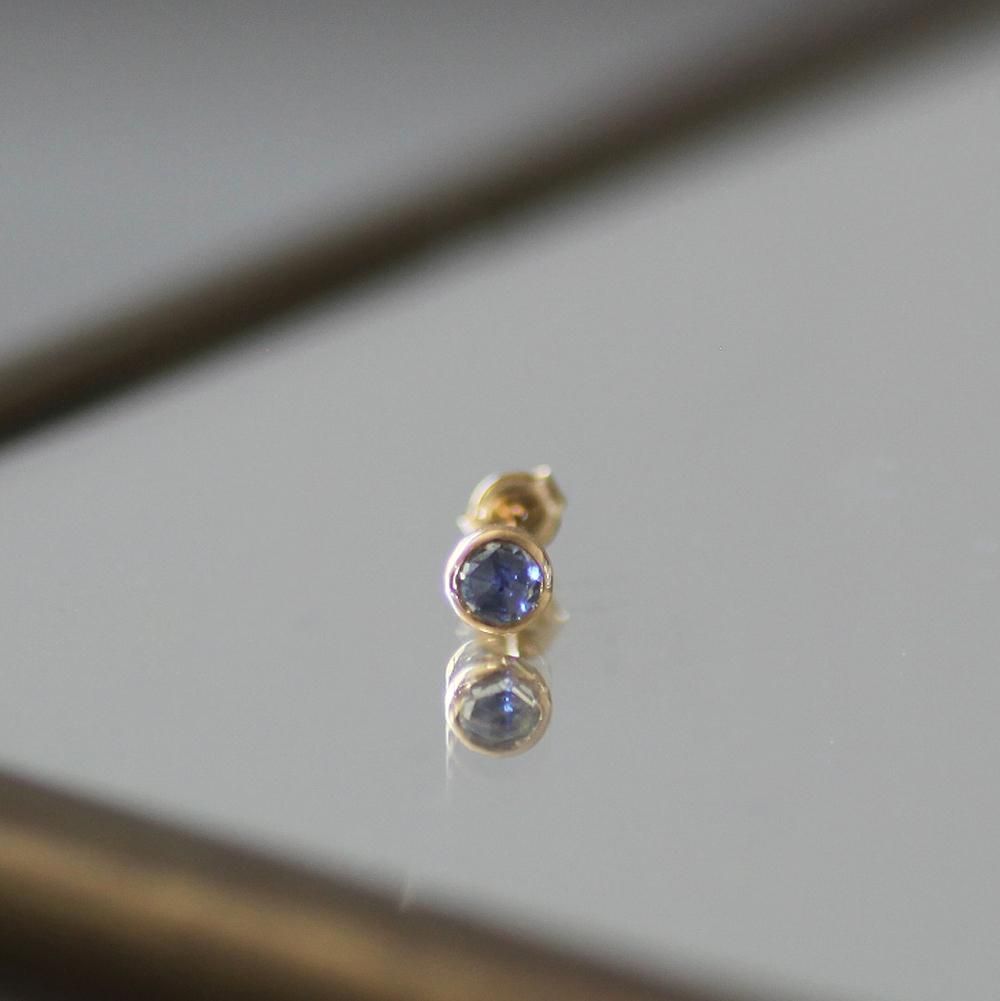 PT900 片耳ピアス　サファイア＆メレと縦長メレ各1点づつ　計2点まとめ PT900 片耳ピアス サファイア＆メレと縦長メレ各1点づつ 計2点