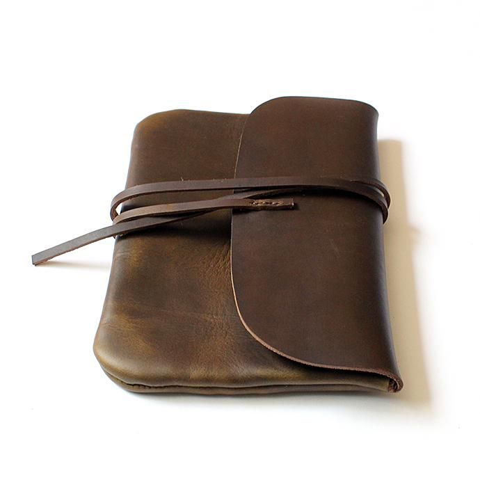 新品　ポーチ 小物入れ　ホーウイン CXL 茶芯　モカ　スタンプあり クロムエクセル レザーポーチS - 全4色 - Eight Hundred Ships & Co.