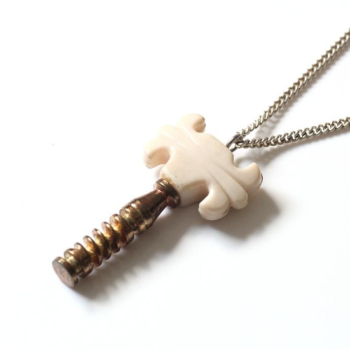 刀モチーフネックレス　キーホルダー　ペンダントトップ　ヴインテージ希少 qitarrenkette necklace キーモチーフネックレス ina.seifart(イナ