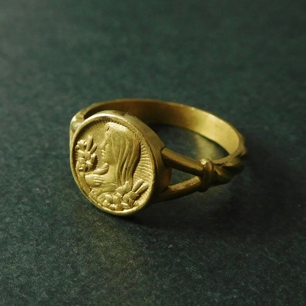 百合の花を持った聖母マリア リング 指輪 アンティーク ゴールドメッキ