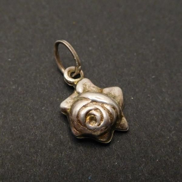 フランスの薔薇型のヴィンテージメダイ