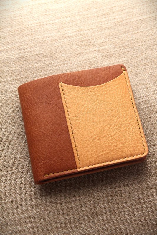 二つ折り財布ポケット(キャメル)　手縫いミネルバボックス 