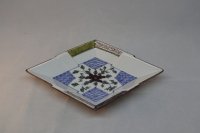菱型皿　染彩牡丹図　銀泉窯