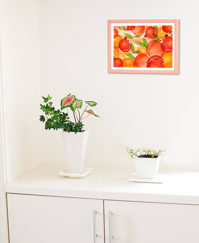 玄関に観葉植物と風水絵画アムール2Lを飾ったイメージ