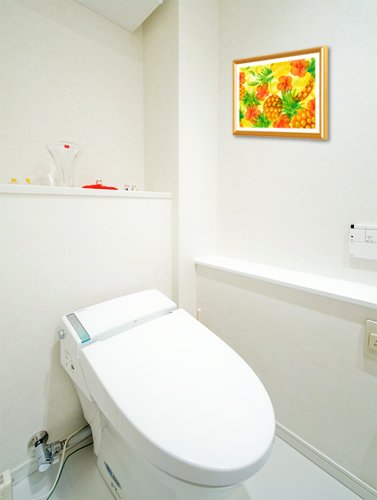 風水果実アート パイナップル＆ハイビスカスのトイレに飾ったイメージ