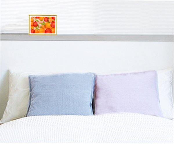 ベッドルームに風水果実アートプレミアム三柑の実（黄金桃）を飾るイメージ写真