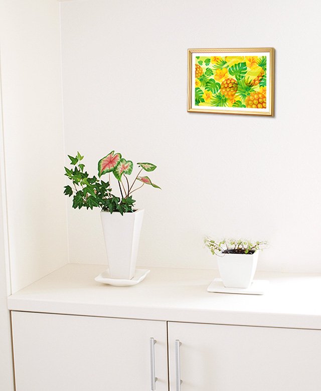 風水果実アートパイナップル＆モンステラを玄関に飾ったイメージ写真