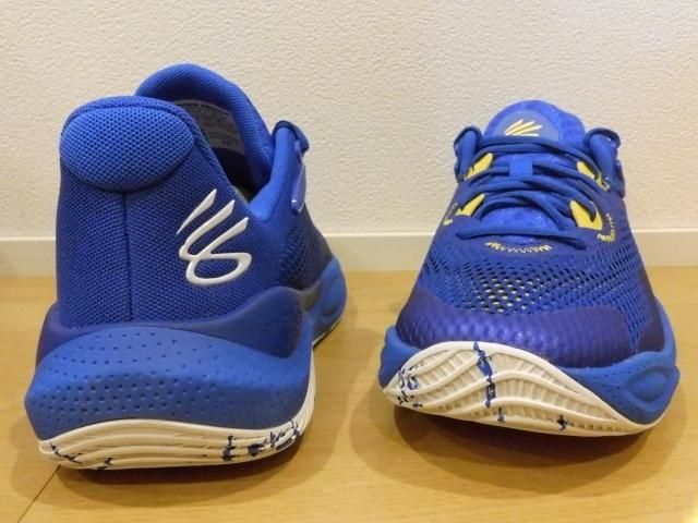 CURRY バスケットボールシューズ 青/白 Amazon | [アンダーアーマー] バスケットボール シューズ UA