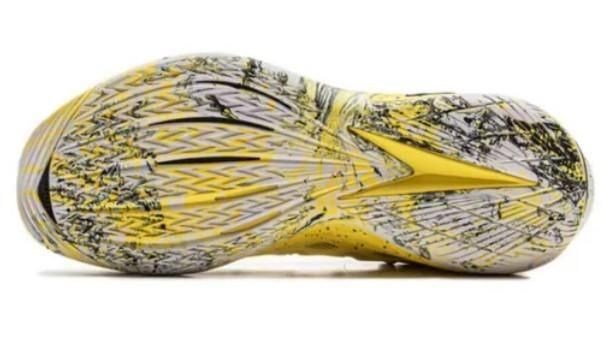 バスケットボールシューズ ジミー・バトラー２８，５ｃｍ ジミー バトラー ジミー バケッツ 黄色黒 海外 お取り寄せ