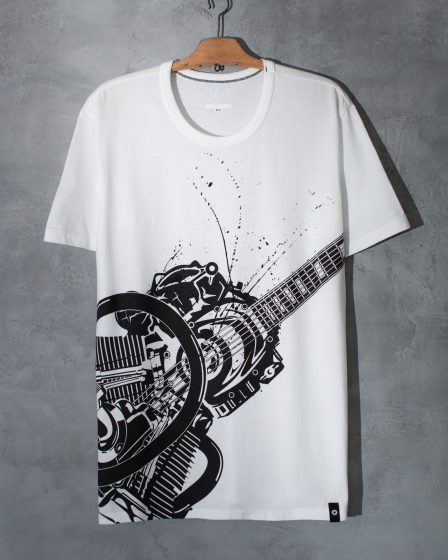 ENGINE GUITAR | BSHコレクション - 白いTシャツと黒いバイク。 ENGINE GUITAR | BSHコレクション - 白いTシャツと黒いバイク。