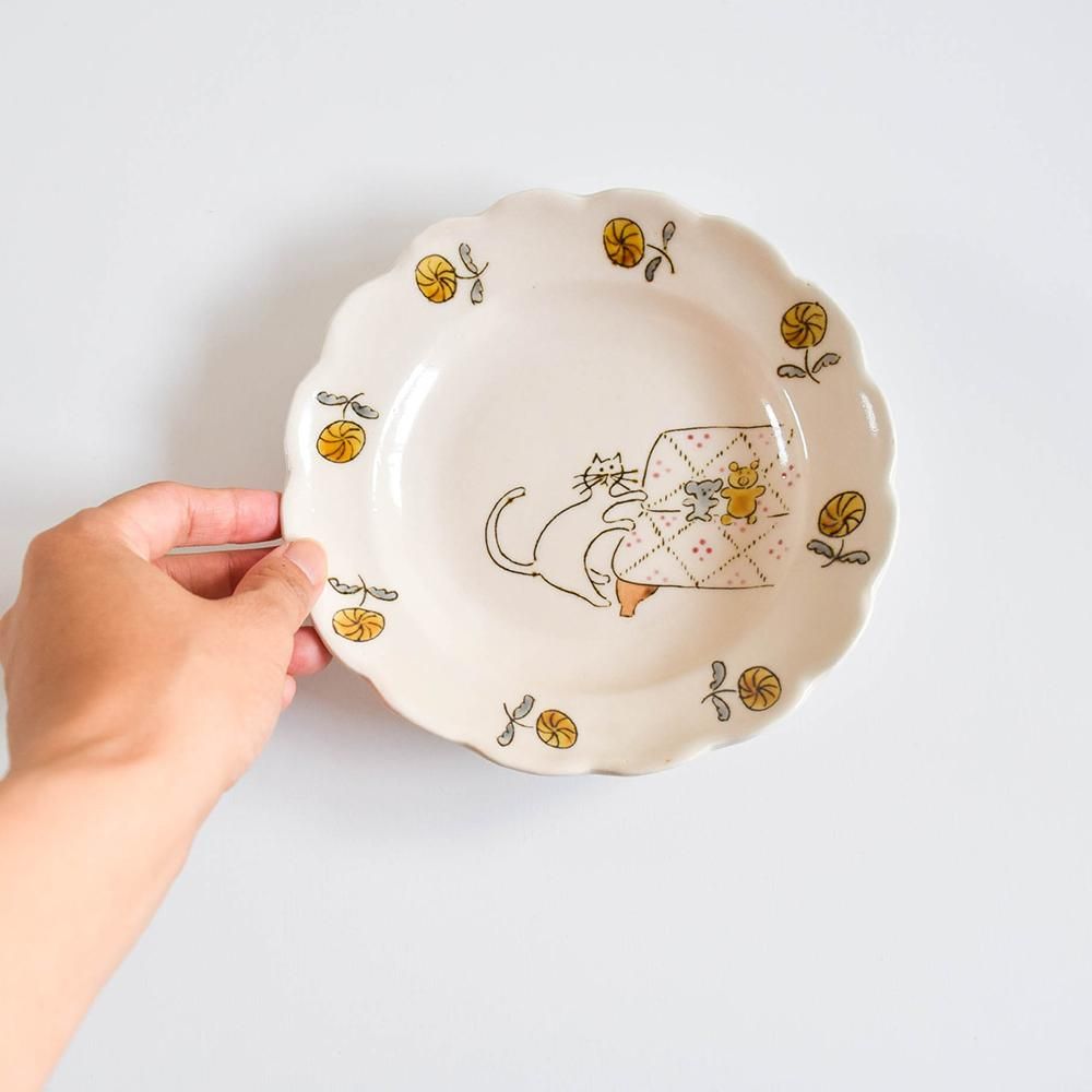 新品未使用すずきあきこ絵皿 すずきあきこ 花型皿 中 お気に入りのソファ - SLOW MARKET