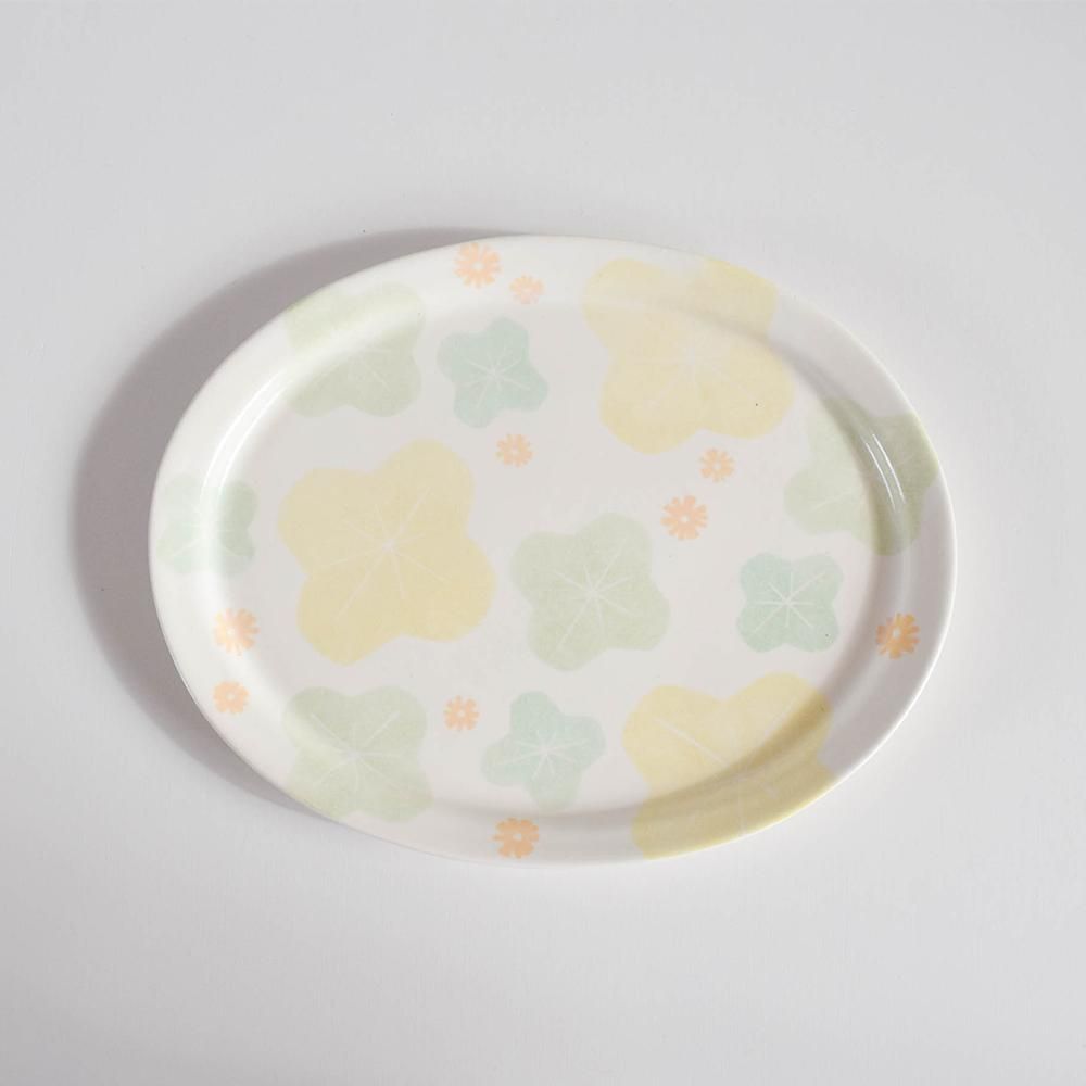 青木さんの緑色の葉模様の皿 青木さんの緑色の葉模様の皿 白刷毛目 8.5号皿(和風