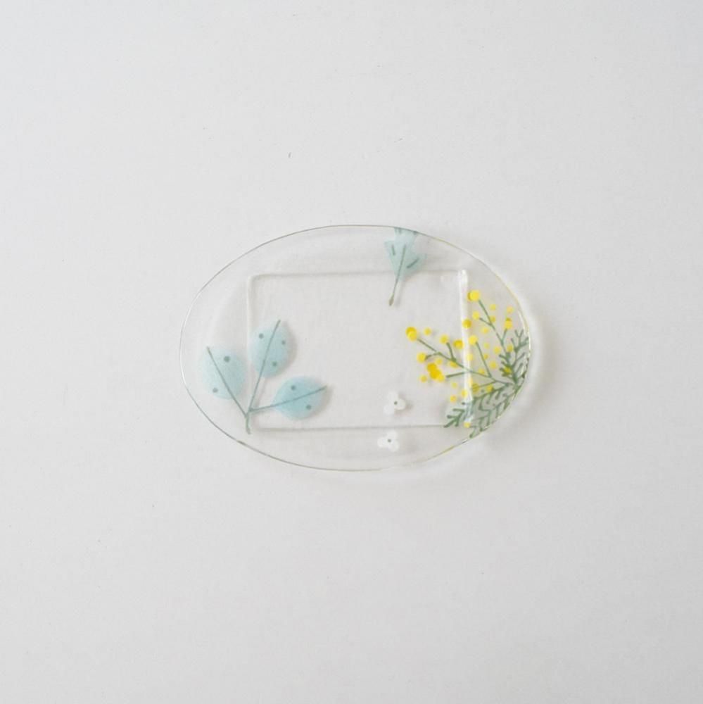 新品 沖知江子 ガラス 長方形皿 箸置き 青い葉と白い花 植物紋 新品 沖知江子 ガラス 長方形皿 箸置き 青い葉と白い花 植物紋