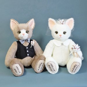 テディベアタイプのウェイトキャット『TIKI』ウェディング仕様／Fumu Fumu Bear Stock