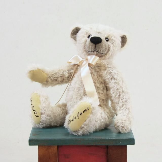 モヘア使用の刺繍入り本格テディベア『ジョイ』／フムフムベアストック