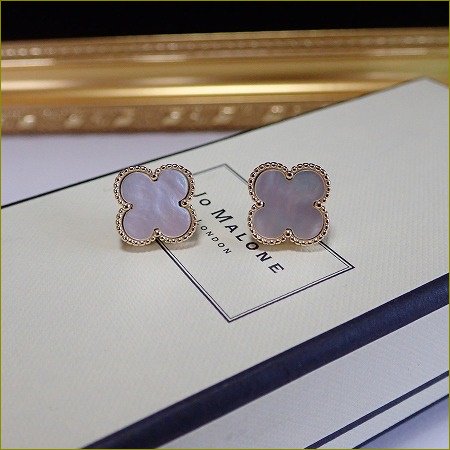mother of pearl clover pierce＆earring（１５ｍｍ）（ゴールド）