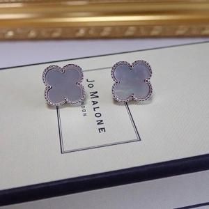 <img class='new_mark_img1' src='https://img.shop-pro.jp/img/new/icons57.gif' style='border:none;display:inline;margin:0px;padding:0px;width:auto;' />λդΥСmother of pearl clover pierceearring (15mm)(С)