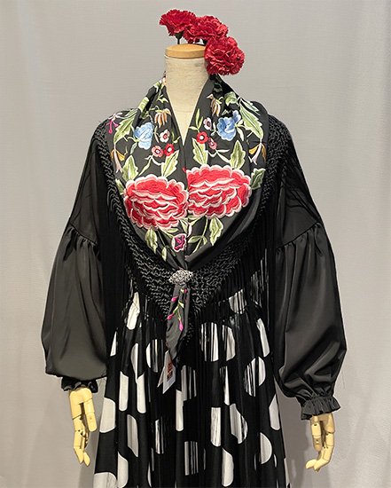 刺繍のマントンシージョ ROSA GRANDE/ネグロ - オリジナル フラメンコ衣装「12DOCE del FLAMENCO ドセデルフラメンコ」