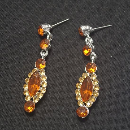 ★ フラメンコ ファルダ、ピアス3点 全9色 クリスタルピアス - オリジナル フラメンコ衣装「12DOCE