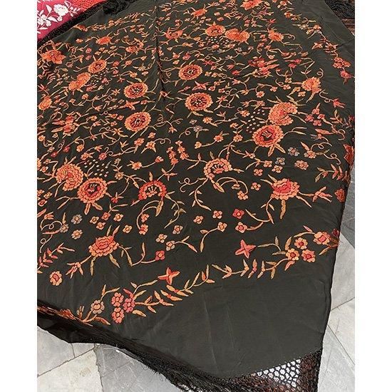 マントン・デ・マニラ ブラックにアンティーク風の多色刺繍
